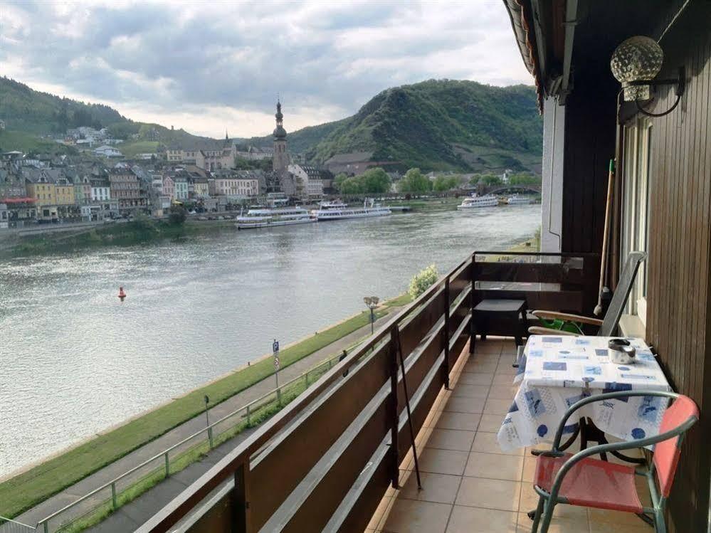 Ferienwohnungen Haus Zur Linde Cochem Luaran gambar