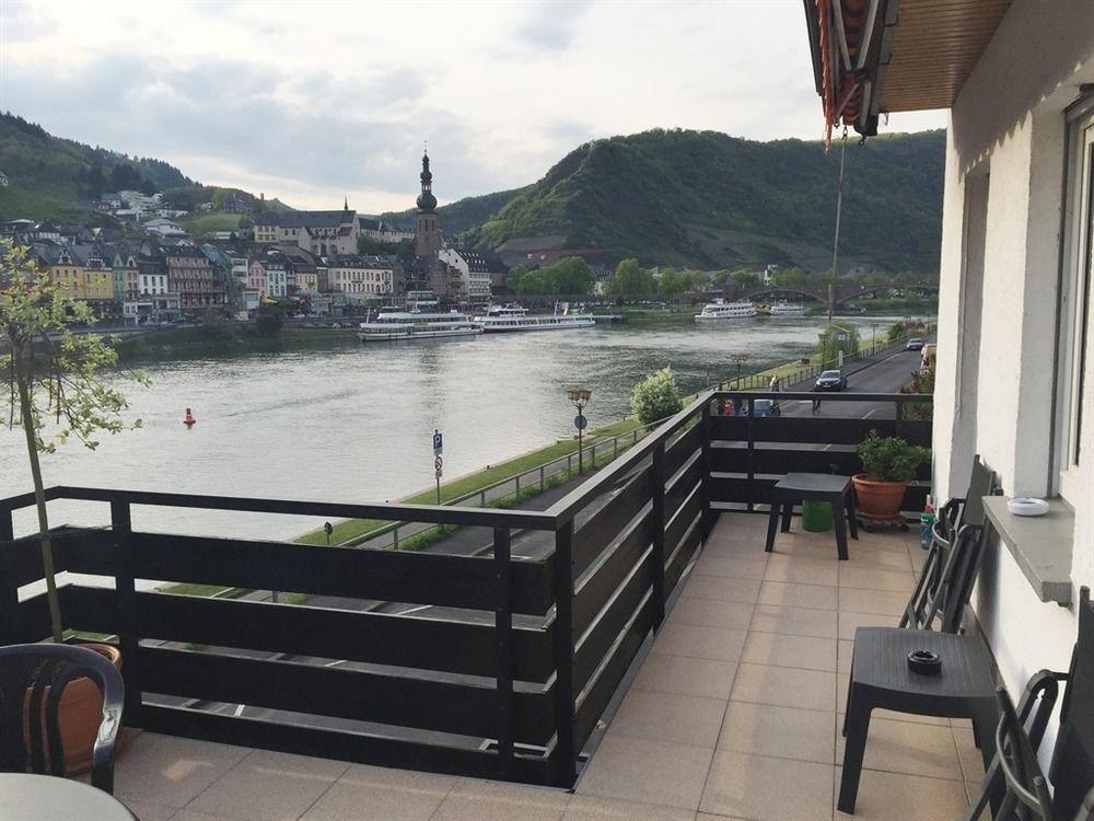 Ferienwohnungen Haus Zur Linde Cochem Luaran gambar